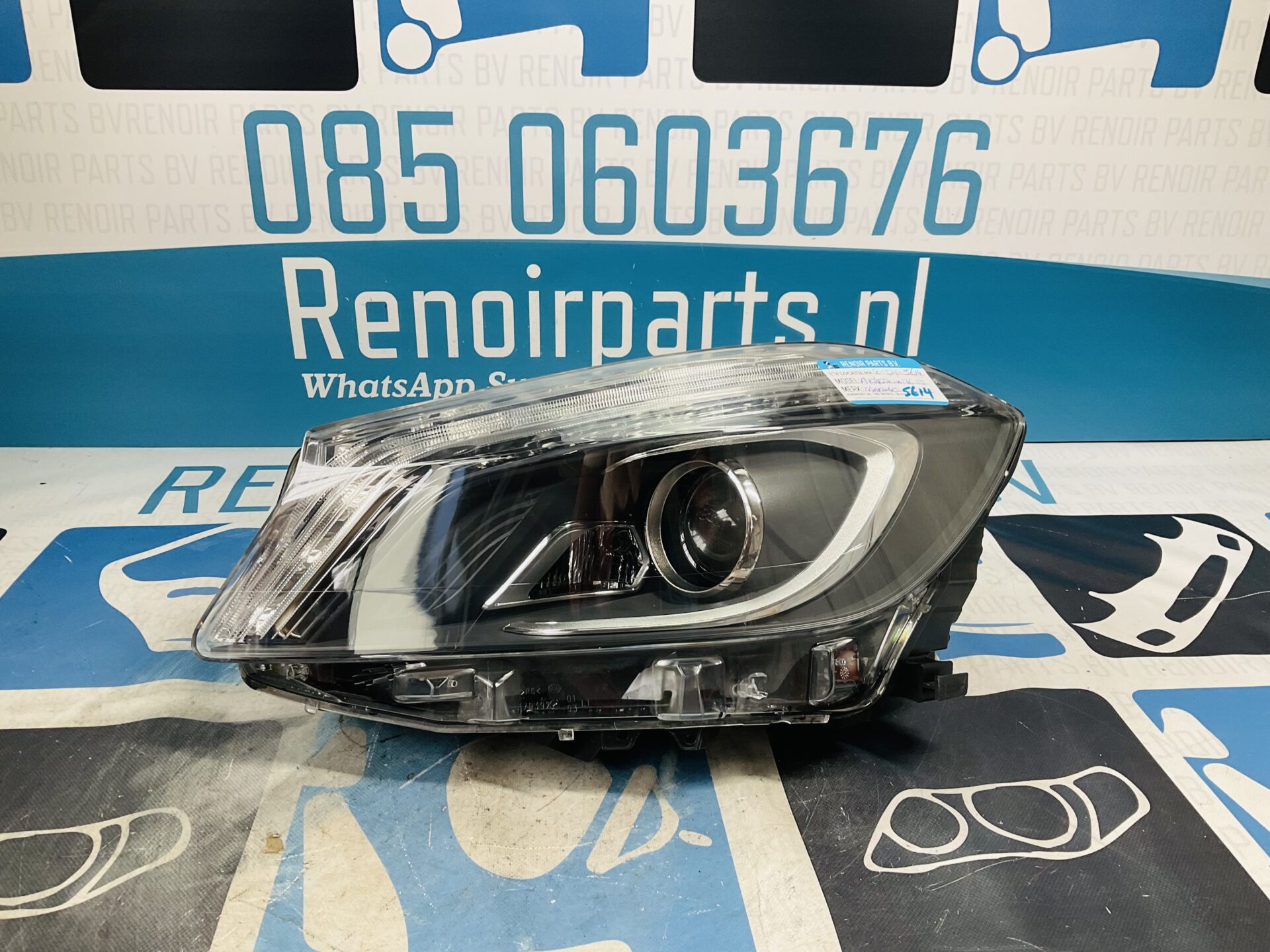 Koplamp Mercedes A Klasse W176 Bixenon Ils A1768200561KZ Links 2 D4 5614R Renoir Parts